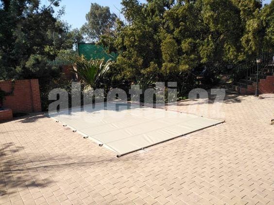 Hovuz üçün örtük